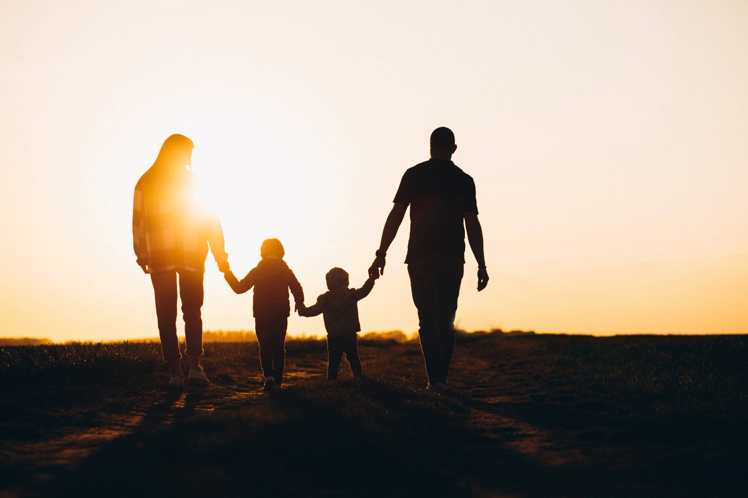 happy-family-silhouette-sunset-2