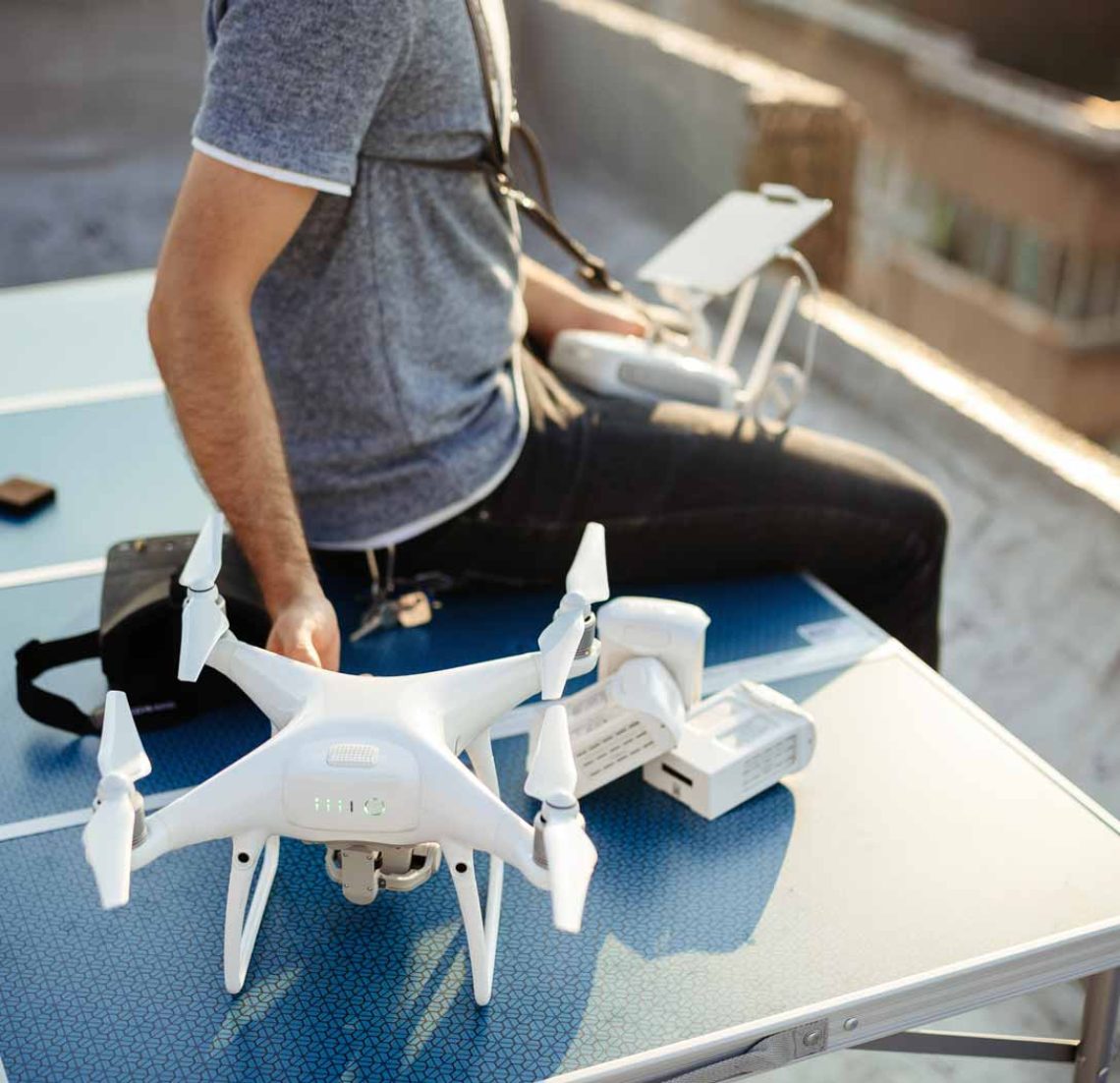 man-with-drone-flying-at-the-city-on-rooftop-KLF9A8N.jpg